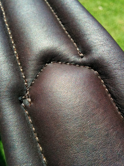 detailed stitching on amerigo girth