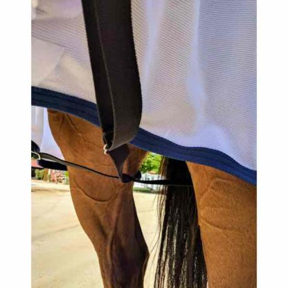 hind legs straps on summer sheets for horses